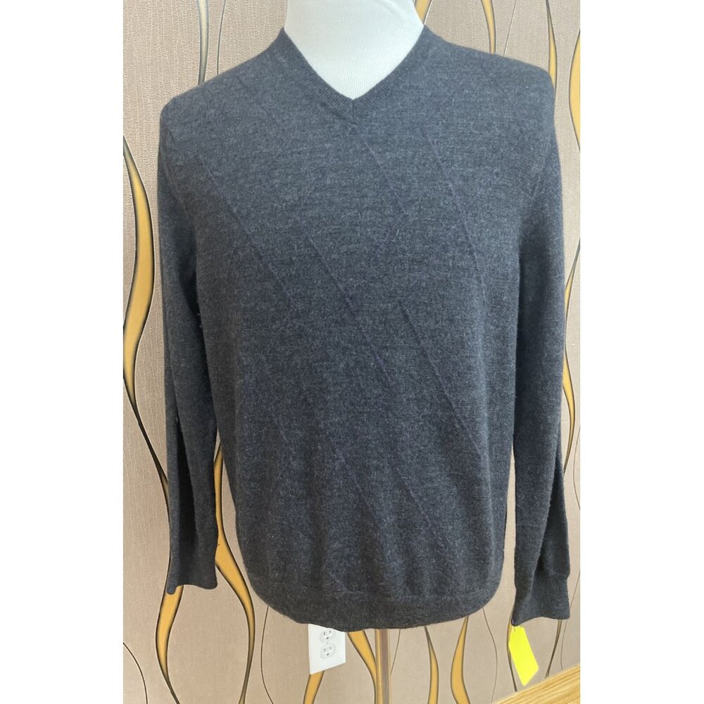 BANANA REPUBLIC  100% MERINO WOOL MEN'S GRAY V-NECK  PULLOVER SIZE L-M # 377
